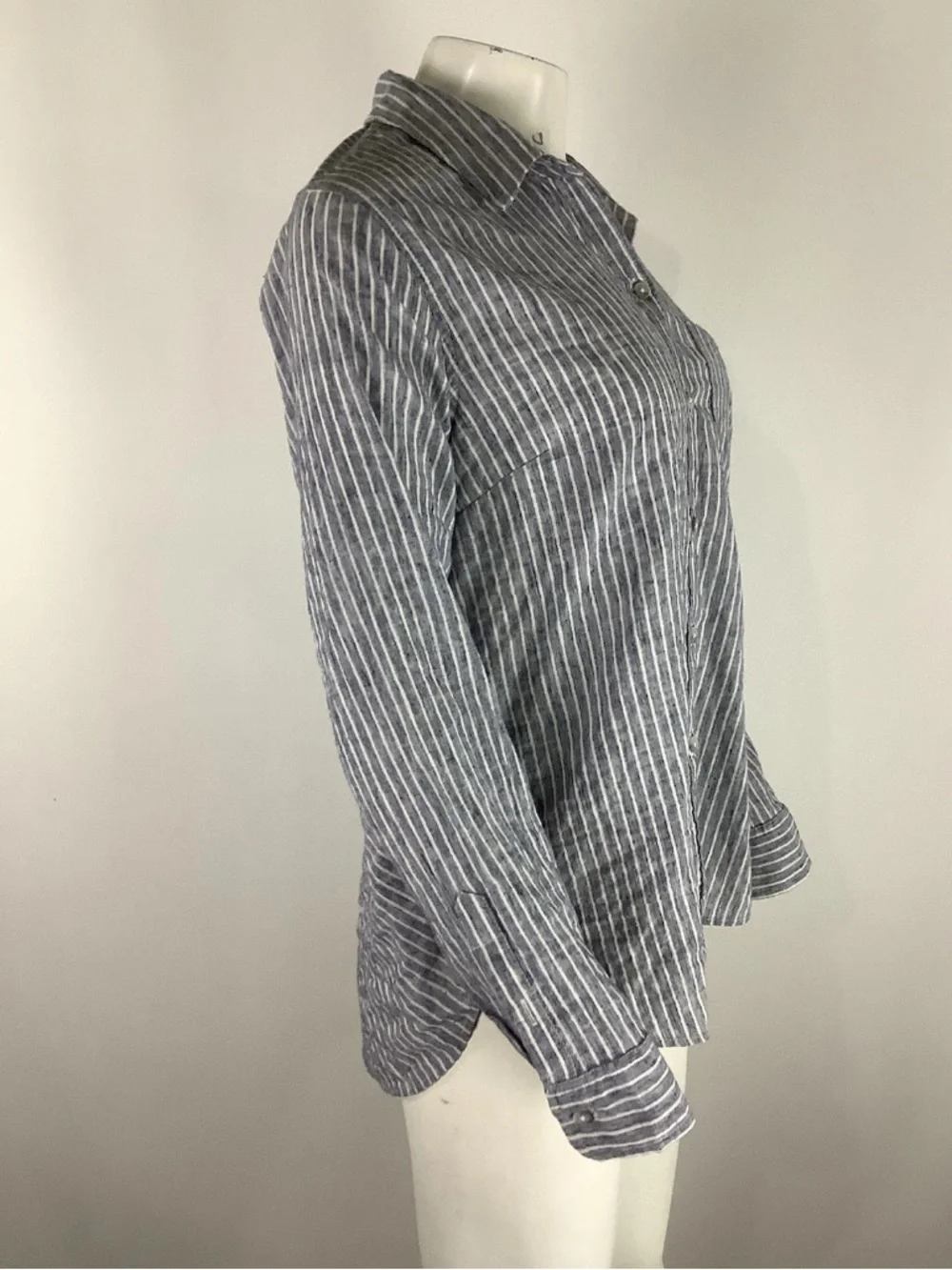 Lucky Brand Sz M Vertical Striped Lightweight Travel Vacation Button Top - Picture 2 of 5
